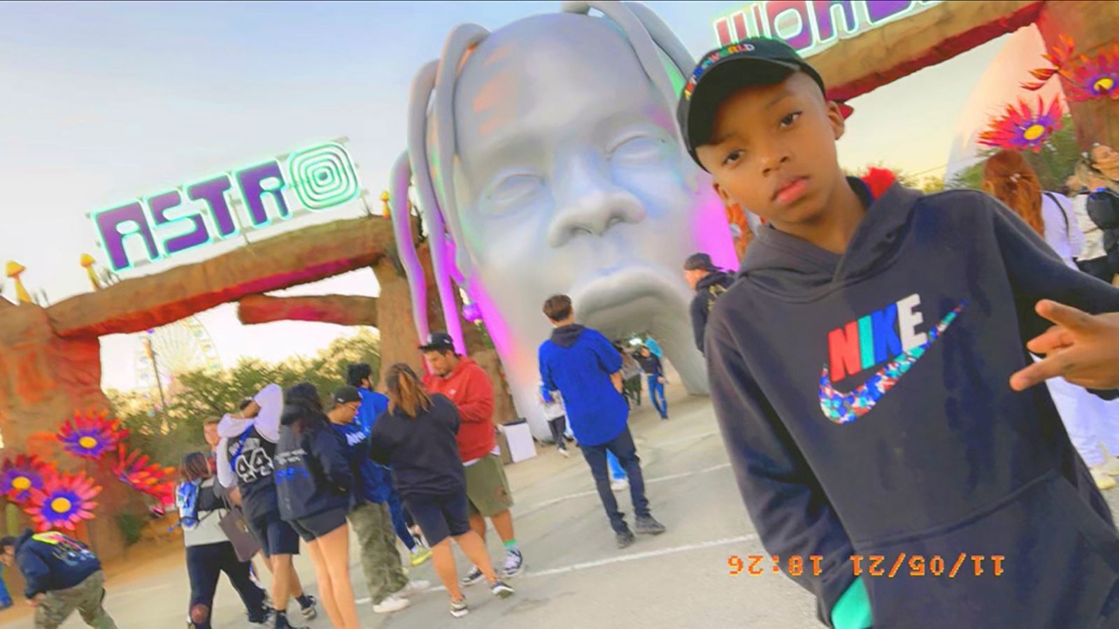 Kematian konser Travis Scott: Anak laki-laki Dallas, 9, menjadi orang termuda yang meninggal setelah festival Astroworld naksir |  Berita Inggris