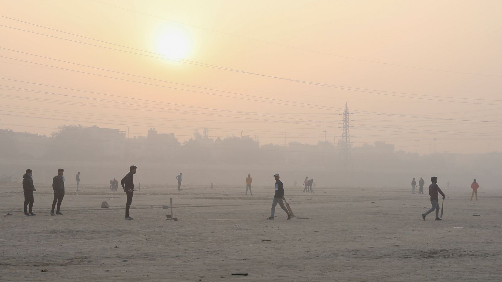 India: Pihak berwenang mempertimbangkan penguncian New Delhi untuk mengurangi tingkat polusi udara yang berbahaya |  Berita Inggris