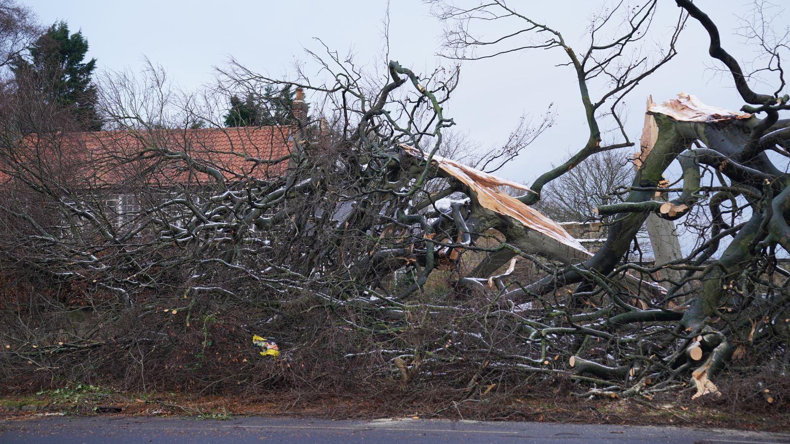 Storm Arwen Thousands Of Homes Still Without Power After Some Of The Worst Disruption In 20