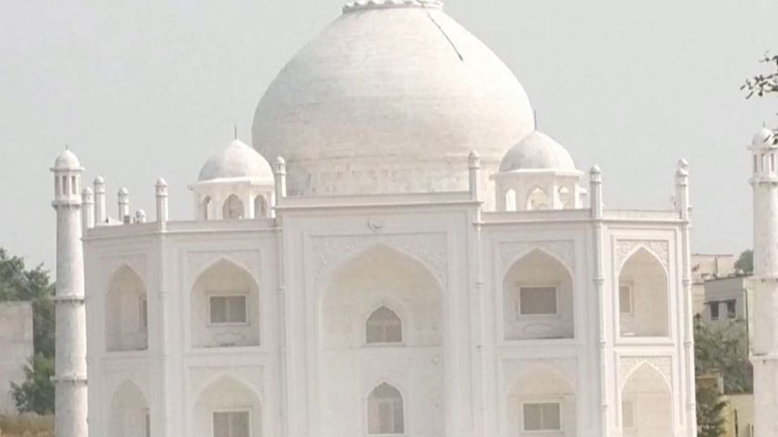 Video: Man has Taj Mahal replica house built as gift for wife | World ...