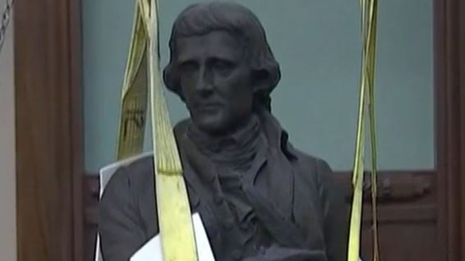 Video Thomas Jefferson statue removed from New York City Hall US