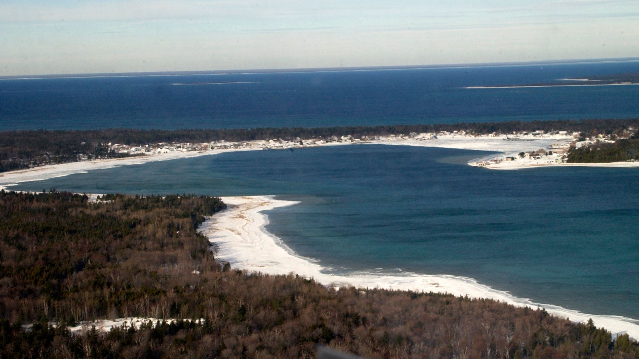 Michigan: Girl, 11, only reported survivor of US plane crash that ...