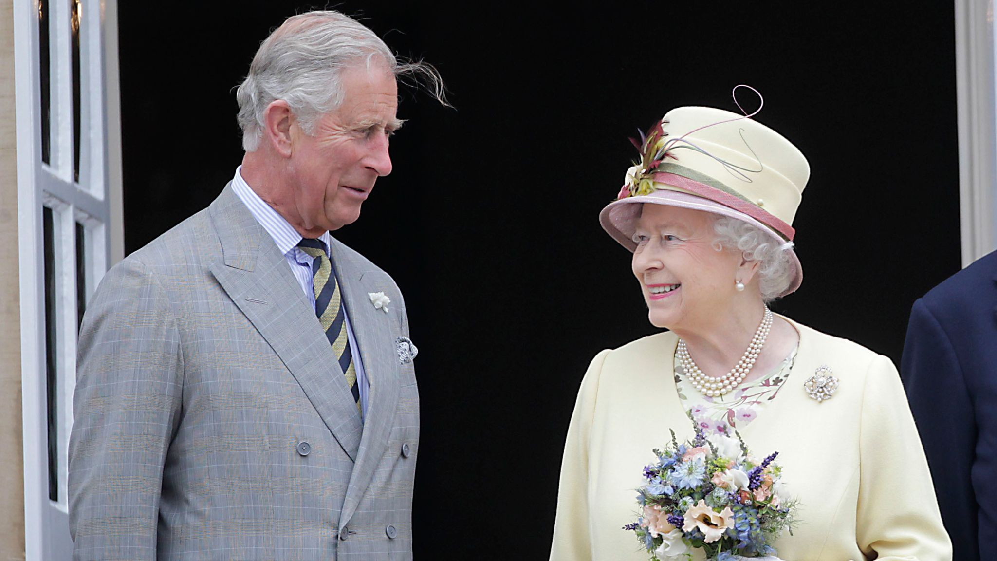 Queen to spend Christmas Day with Charles and Camilla | UK News | Sky News