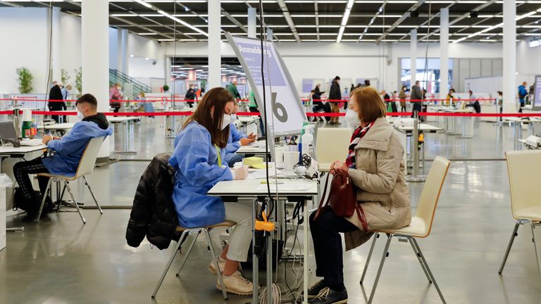 Avusturya, Lihtenştayn hariç herhangi bir batı Avrupa ülkesi arasında ikinci en düşük aşılama oranına sahiptir.