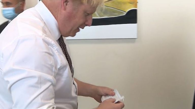 Boris Johnson puts mask on in hospital