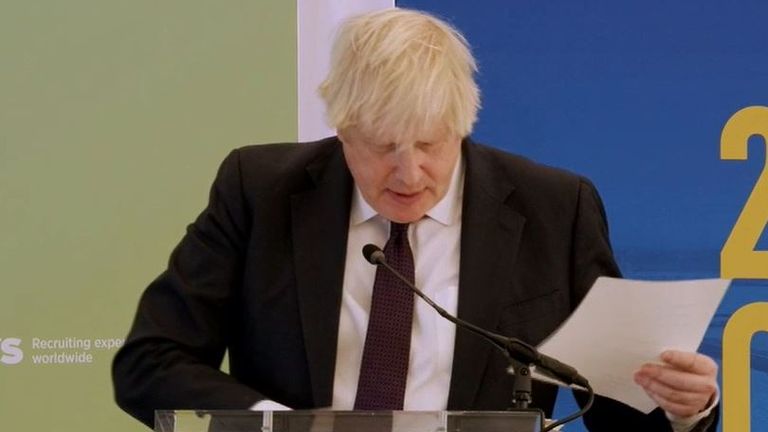 Boris Johnson loses way during CBI speech