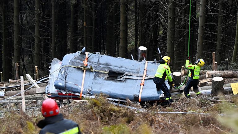 Italian fire brigade members prepare to remove crashed cable car cabin, which left 14 people dead, after it collapsed on May 23, 2021, in Stresa, near Lake Maggiore, Italy November 8, 2021. REUTERS/Flavio Lo Scalzo
