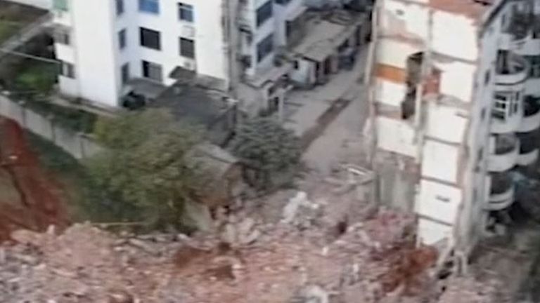 Building collapses in China, killing four