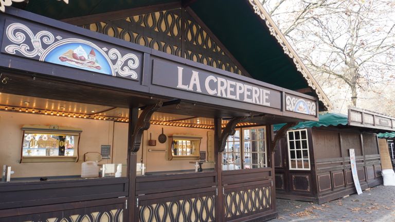 Dans la vieille ville de Cologne, le marché de Noël est presque prêt