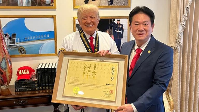 Donald Trump a reçu le certificat honorifique