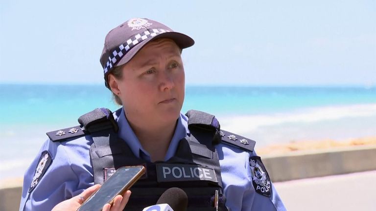 L'inspecteur par intérim Emma Barnes a loué l'héroïsme des amateurs de plage.  Photo : AP