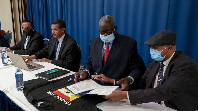 Okok Ojulu Okok, second right receives documents during signing ceremony of..The..United Front of Ethiopian Federalist..and Confederalist Forces to establish a..grand United Front to fight against the..Abiy Ahmed..regime in Ethiopia, in Washington, Friday, Nov. 5, 2021. United..front with nine forces,..Afar Revolutionary Democratic Unity Front, Agaw Democratic Movement, Benishangul People&#39;s Liberation Movement, Gambella People&#39;s Liberation Army, Global Kimant People Right and Justice Movement/ Kimant Democratic Party, Oromo Liberation Front-Oromo Liberation Army, Sidama National Liberation Front, Somali State Resistance, and Tigray People&#39;s Liberation Front,..formed in response to the scores of crises facing Ethiopia due to the harmful effects of the..Abiy Ahmed..rule. (AP Photo/Gemunu Amarasinghe)   