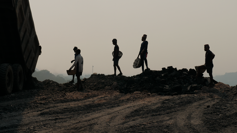 Veuillez garder le crédit Le charbon est au cœur de la vie à Jharia.  Photo : Dean Massey