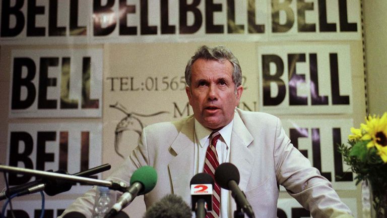 Former BBC journalist Martin Bell speaks at his campaign headquarters in Knutsford April 15. Bell, who is standing as an anti-corruption candidate against Conservative Member of Parliament Neil Hamilton, today failed to formerly declare as a candidate for the Tatton seat because of a technical problem over his title on the ballot paper. BRITAIN ELECTION