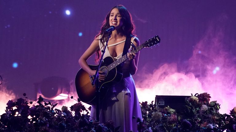 Olivia Rodrigo performs at the American Music Awards in LA, November 2021. Photo: AP Photo / Chris Pizzello