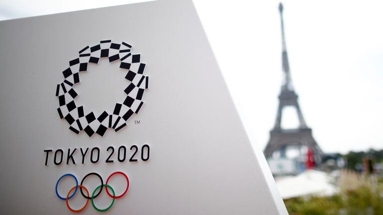 Tokyo 2020 Olympic logo near the Eiffel tower 