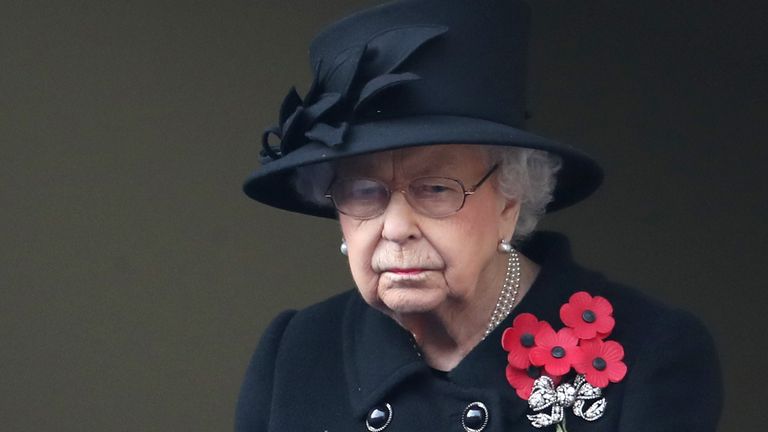 Photo 2020 : la reine Elizabeth II lors du service national du souvenir au cénotaphe, à Whitehall, Londres.