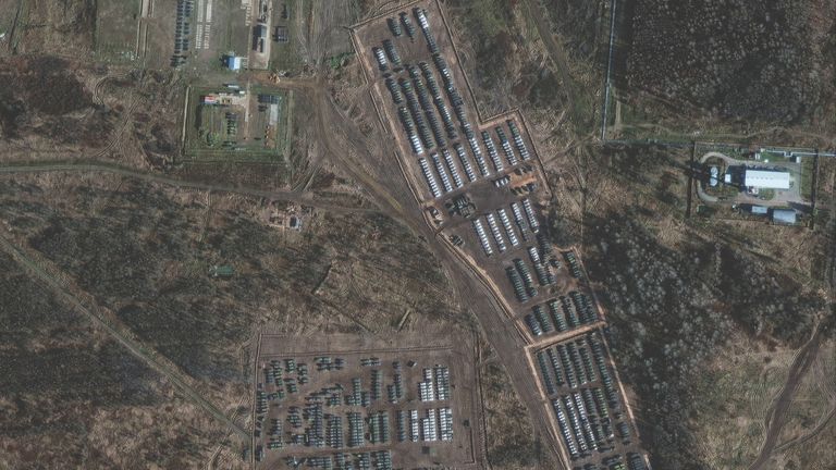 A satellite picture shows ground forces deployment in Yelnya, Russia November 1, 2021. Picture taken November 1, 2021. Satellite Image ©2021 Maxar Technologies/Handout via REUTERS THIS IMAGE HAS BEEN SUPPLIED BY A THIRD PARTY. MANDATORY CREDIT. NO RESALES. NO ARCHIVES. MUST NOT OBSCURE LOGO
Maxar /Reuters