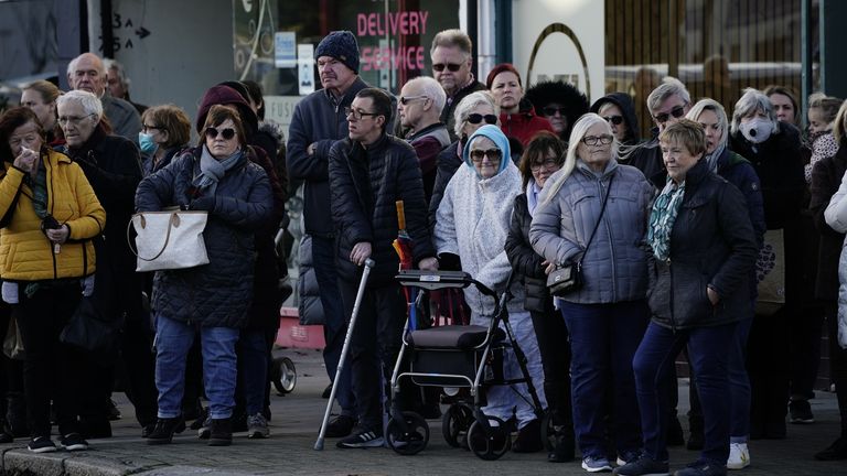 Des centaines de personnes ont défilé dans les rues pour rendre hommage