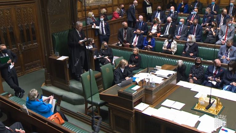 Le président Sir Lindsay Hoyle, faisant une déclaration à la Chambre des communes à Londres avant un débat d'urgence sur les normes.