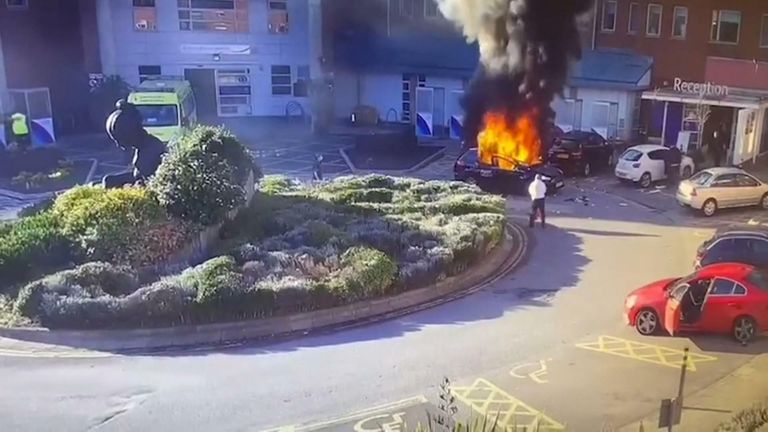 Sky news enquête sur Emad al Swealmeen – l'homme qui a fait exploser une bombe à l'intérieur du taxi de David Perry alors qu'il arrivait à l'hôpital pour femmes de Liverpool. 