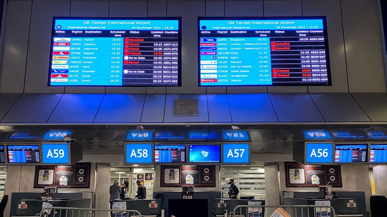 South Africa detects new SARS-CoV-2 variant
Passengers queue to check in for a flight on Singapore Airlines at O.R. Tambo International Airport in Johannesburg, South Africa, November 26, 2021. REUTERS/ Sumaya Hisham