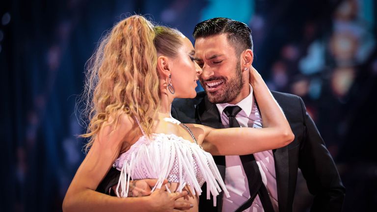 جیووانی پرنیس و رز ایسلینگ الیس در فیلم Strictly Come Dancing.  عکس: گای لوی / بی بی سی