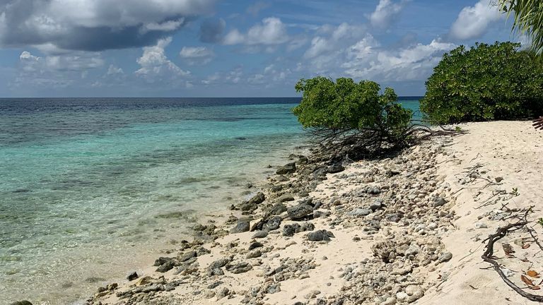 Thinadoo Island