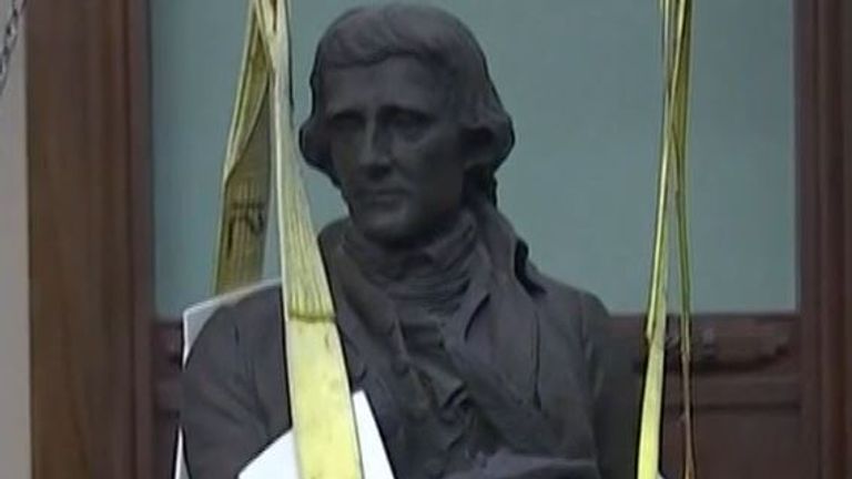 Thomas Jefferson statue removed from New York City Hall