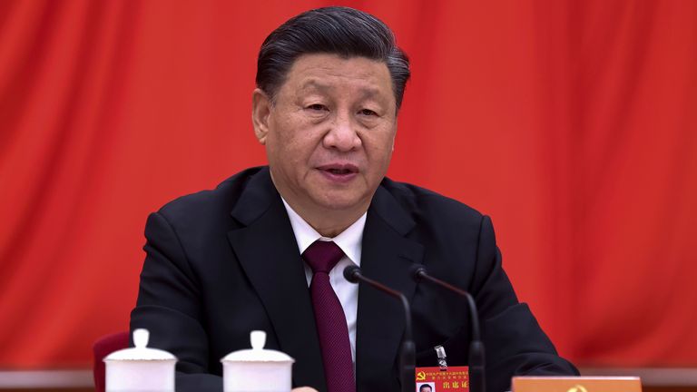 Le président chinois Xi Jinping prononce son discours lors de la sixième session plénière du 19e Comité central du Parti communiste chinois.  Photo : AP