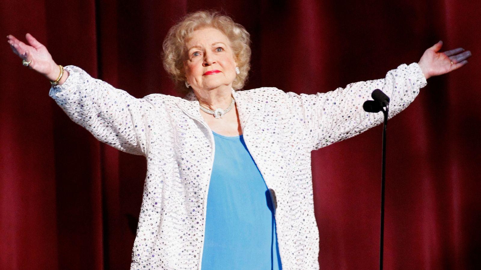 Betty White, veteran actress who starred in The Golden Girls, dies