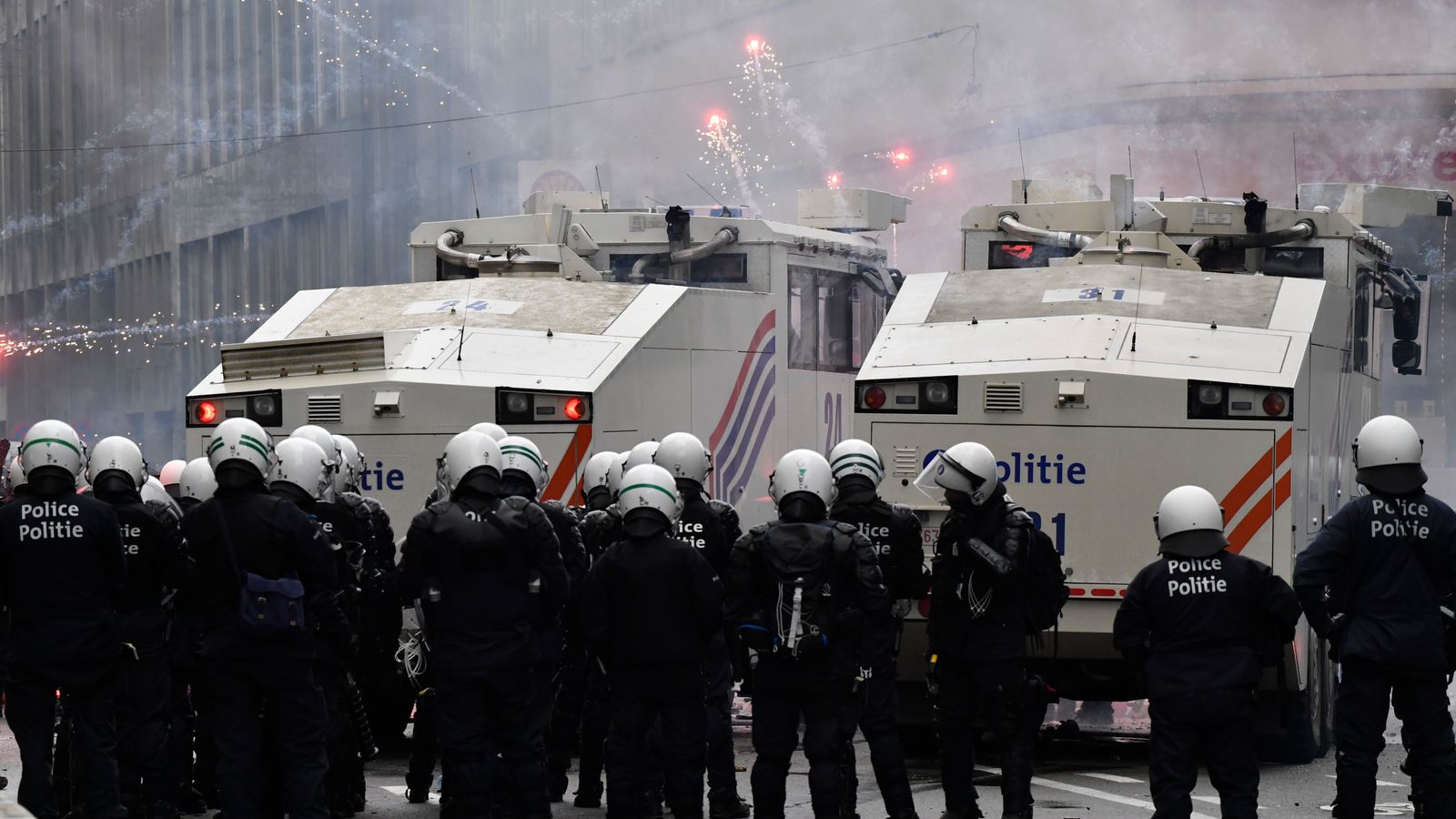 COVID-19: Polisi anti huru hara mengerahkan meriam air dan gas air mata terhadap pengunjuk rasa anti-lockdown di Brussels |  Berita Dunia