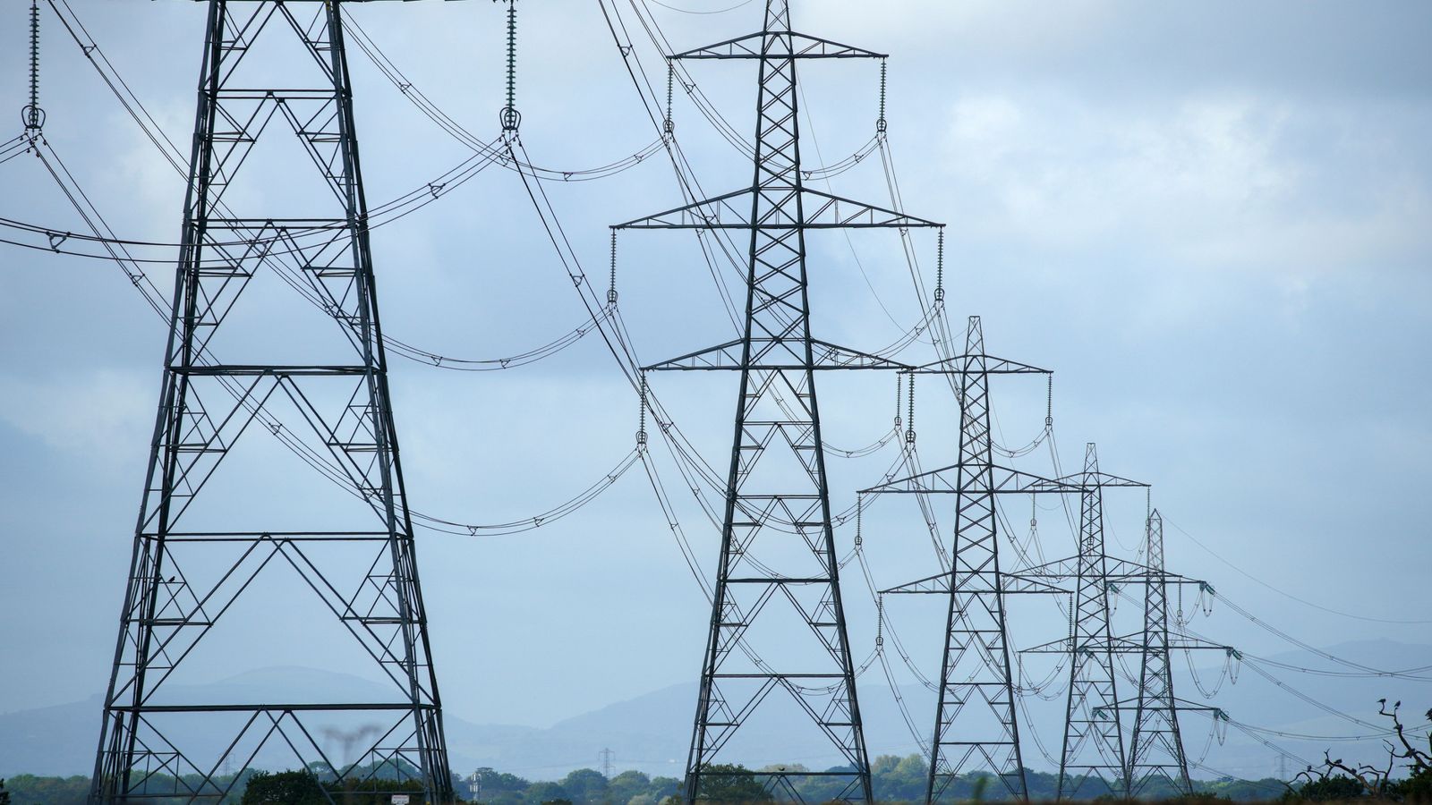 Energy crisis: Ministers set to announce help for soaring bills within month