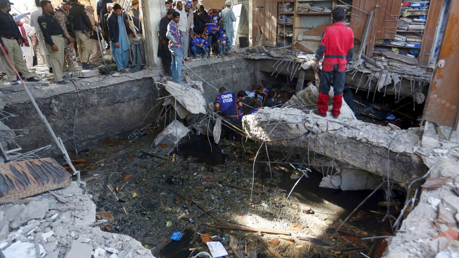 Pakistan: At Least 15 Dead And 16 Injured After Explosion In Sewer ...