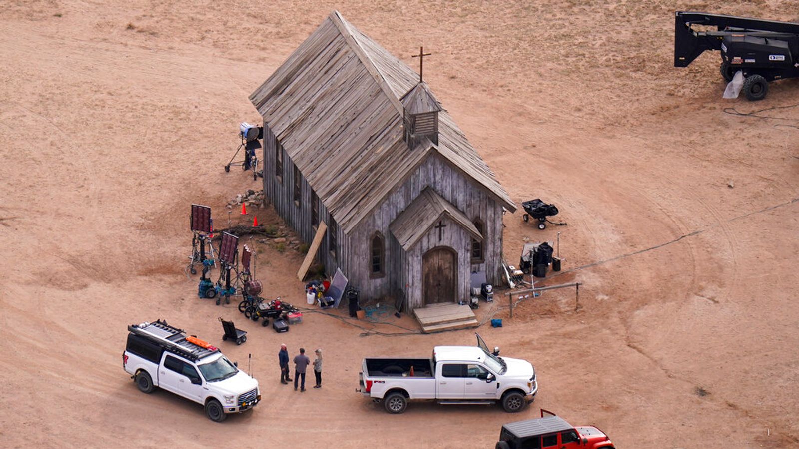 Penembakan film Alec Baldwin: Polisi menyelidiki tempat pemasok senjata api melalui putaran langsung di lokasi syuting |  Berita AS