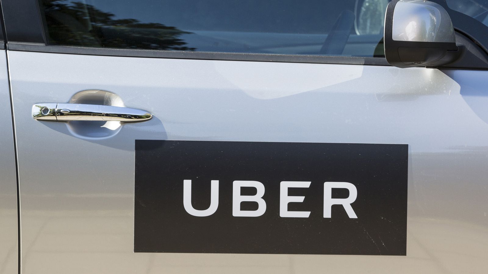 Uber регистрира първа оперативна печалба