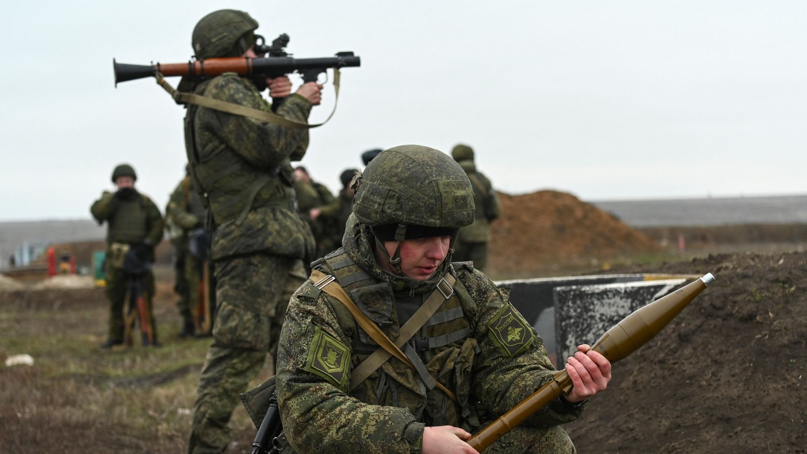 'Possible scenario' Russian invasion of Ukraine could trigger WWIII ...