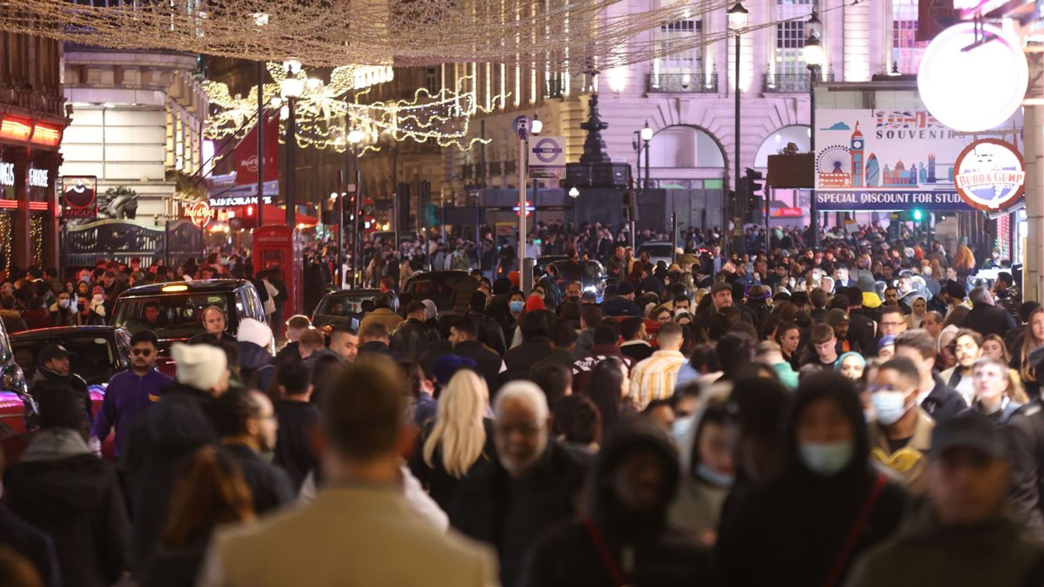 london-s-new-year-s-eve-display-lights-up-capital-s-skyline-as-uk