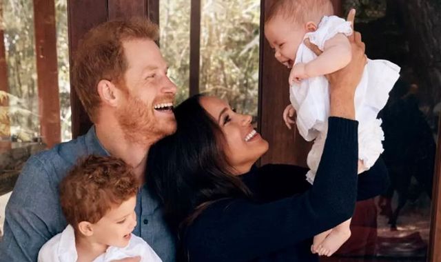 Harry and Meghan: First picture of couple's daughter Lilibet is released - Vimarsana News
