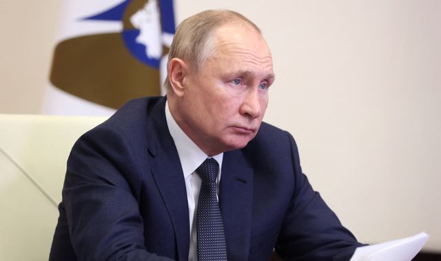 Russia-Ukraine tensions: Vladimir Putin threatens 'military-technical response' if West does not stop 'aggressive line' - Vimarsana News