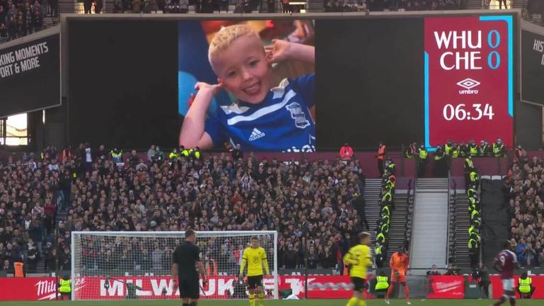 Tributes to Arthur were made at several football stadiums today.