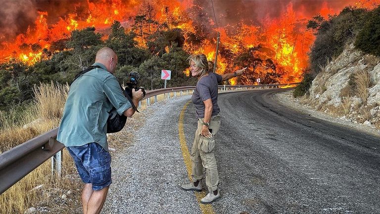 Alex Crawford covers wildfires in Turkey