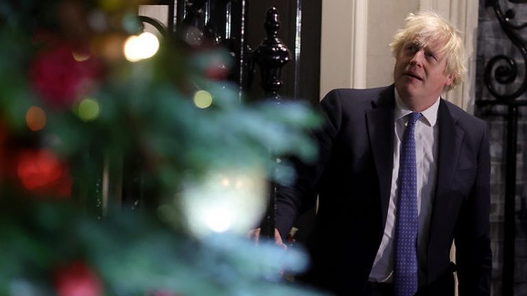 01/12/2021. London, United Kingdom. Boris Johnson Downing Street Christmas Lights Switch On. The Prime Minister Boris Johnson switches on the Downing Street Christmas lights. Pic: Andrew Parsons/Downing Street