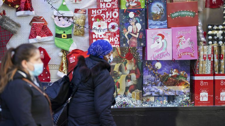 Christmas shoppers wear masks in Reading, Berkshire. File pic