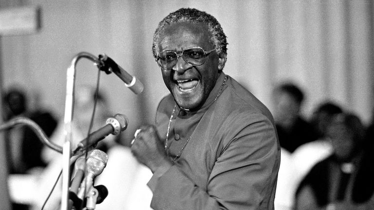 Anglican Archbishop Desmond Tutu appeals for peace at a church service in the violence-plagued township of Edendale, South Africa, Nov. 1, 1987, where dozens have died in black-on-black violence. (AP Photo/John Parkin)
PIC:AP
