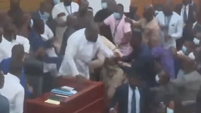 Brawl breaks out in Ghana&#39;s parliament