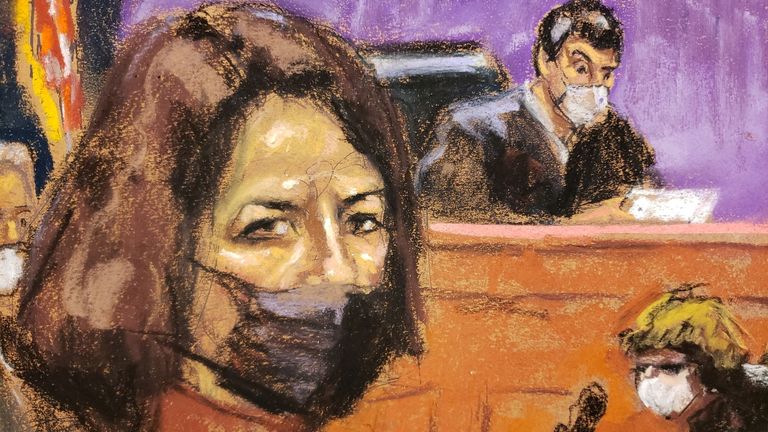 گیسلین ماکسول، دستیار جفری اپستین، در حالی که محکومیت در دادگاه تجاوز جنسی در طرحی در دادگاه نیویورک، ایالات متحده آمریکا، 29 دسامبر 2021 خوانده می شود، نشسته است. رویترز / جین روزنبرگ تصاویر روز TPX