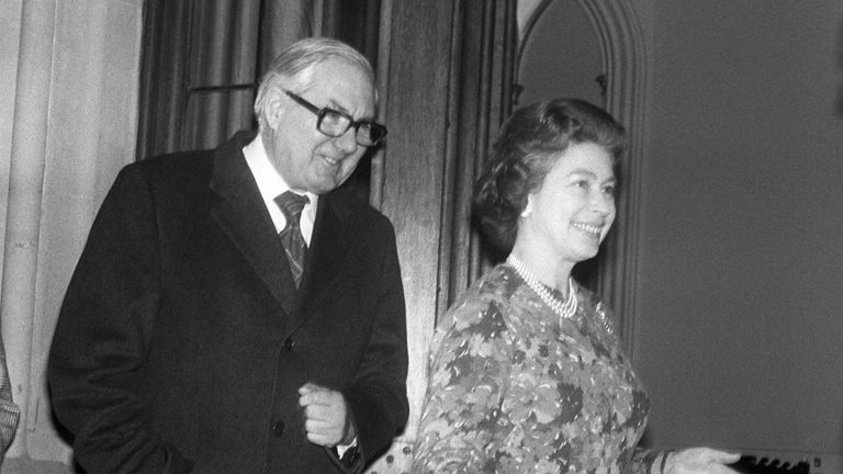 French President Valery Giscard d&#39;Estaing, in Britain for a summit meeting with Prime Minister James Callaghan at Chequers, receives a warm welcome from Queen Elizabeth II when he arrived at Windsor Castle for lunch.