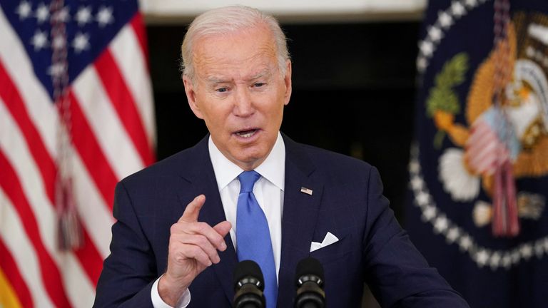U.S. President Joe Biden speaks about the country&#39;s fight against the coronavirus disease (COVID-19) at the White House in Washington, U.S., December 21, 2021. REUTERS/Kevin Lamarque