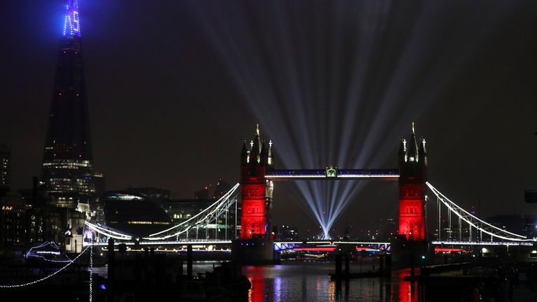 A light show is seen over Tower Bridge on New Year&#39;s Eve amid the coronavirus disease (COVID-19) outbreak, in London, Britain December 31, 2020. REUTERS/Simon Dawson

